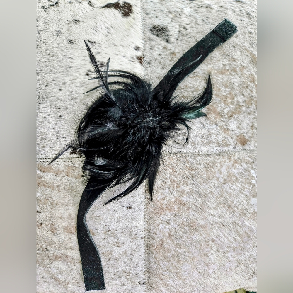 Elegant Black Feather & Rhinestones Choker - Picture 10 of 11